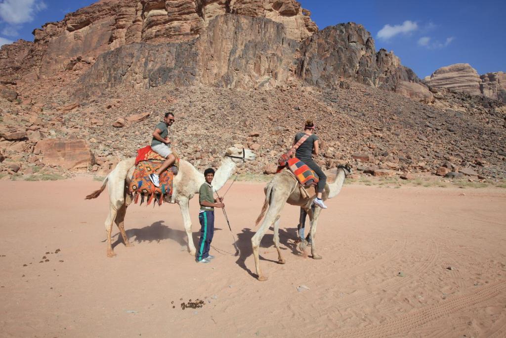 Bedouin House Camp Hotel Wadi Rum Exterior photo